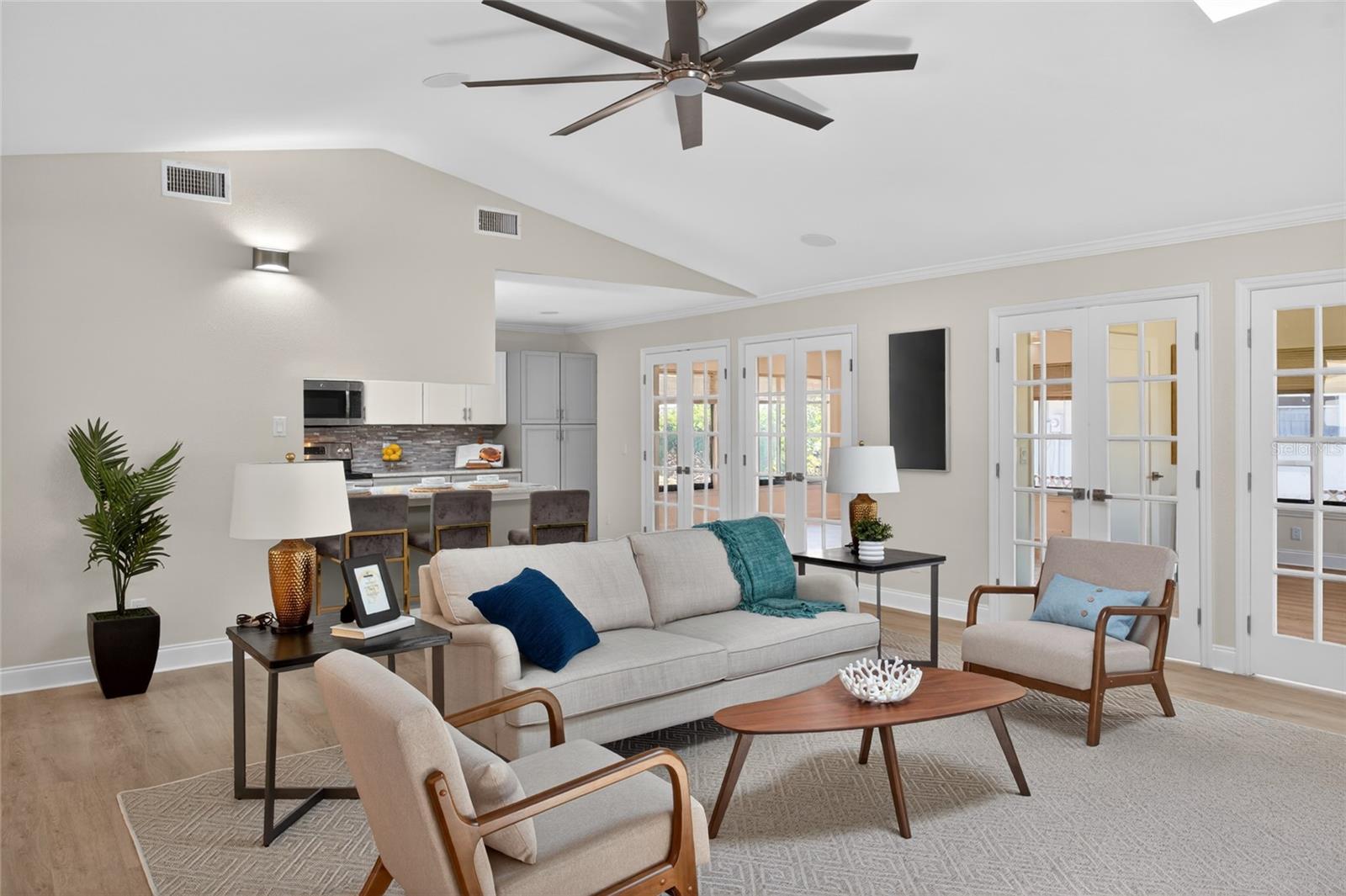 Image 8 of 34 For 716 Green Rd