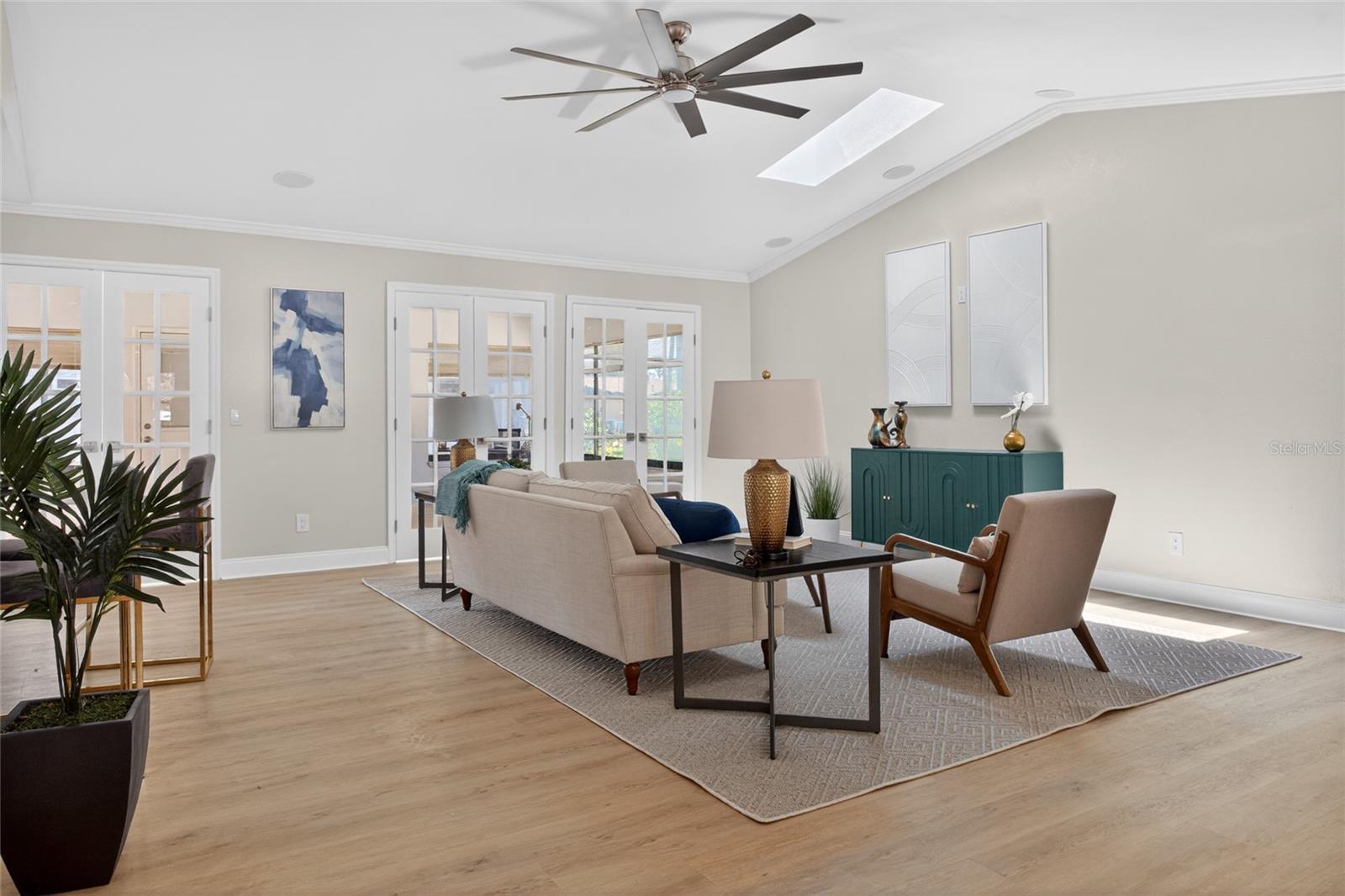 Image 9 of 34 For 716 Green Rd