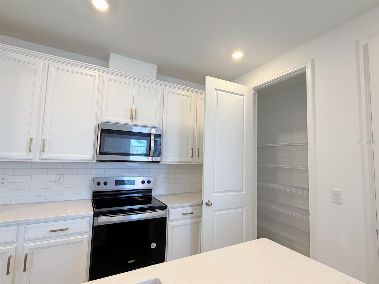 Image 4 of 13 For 10581 Marconi Avenue