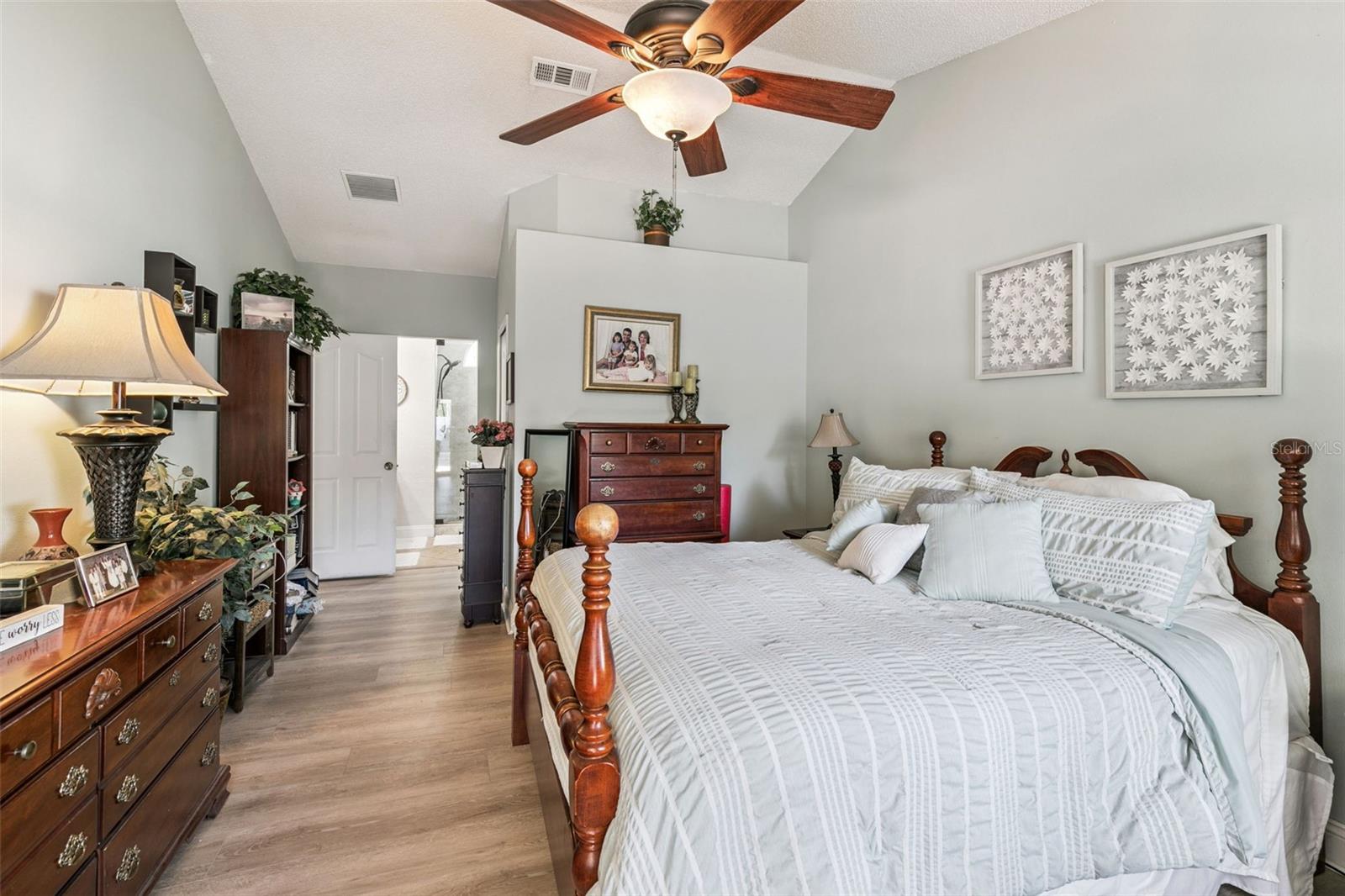 Image 15 of 26 For 2009 Shadyhill Terrace