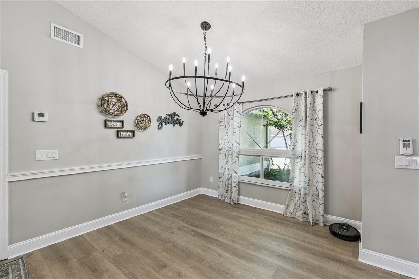 Image 5 of 26 For 2009 Shadyhill Terrace