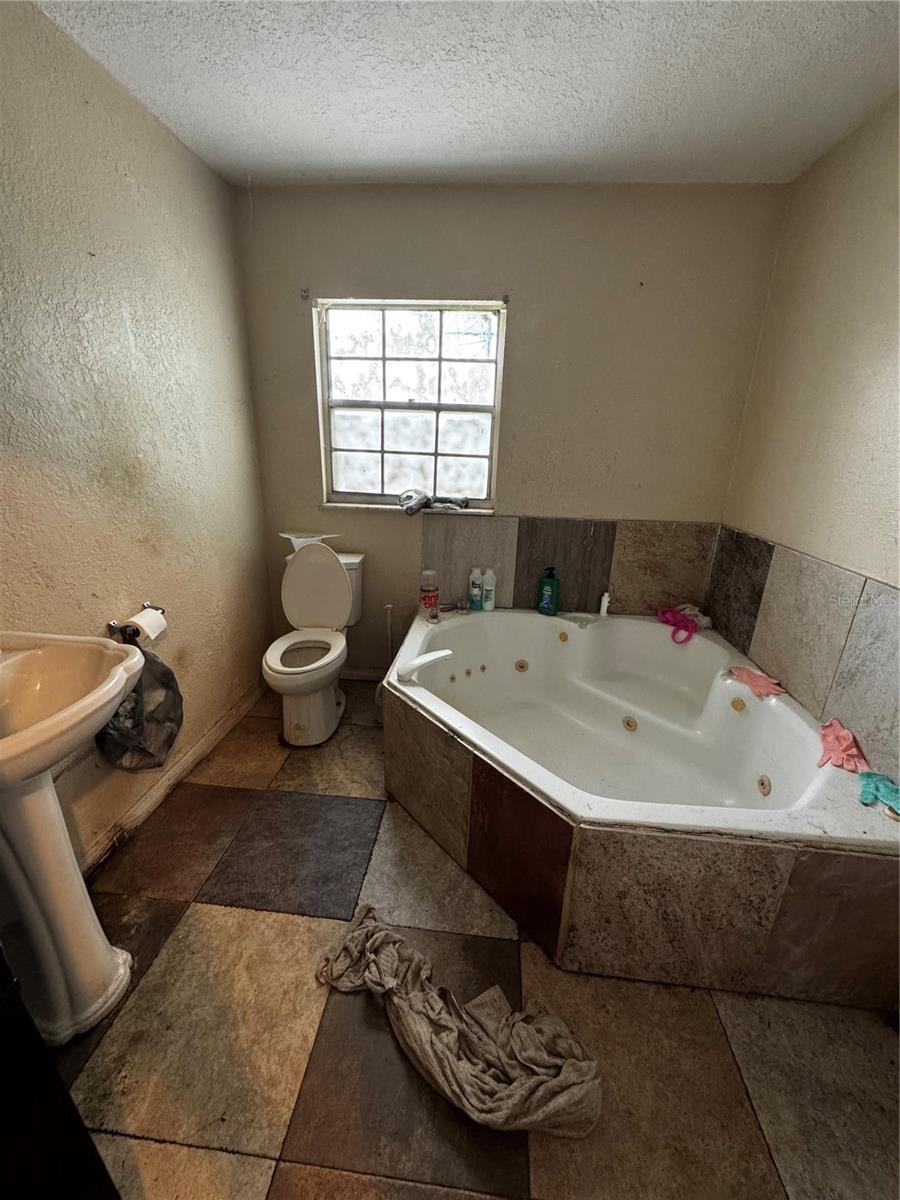 Image 12 of 13 For 1307 Historic Goldsboro Boulevard