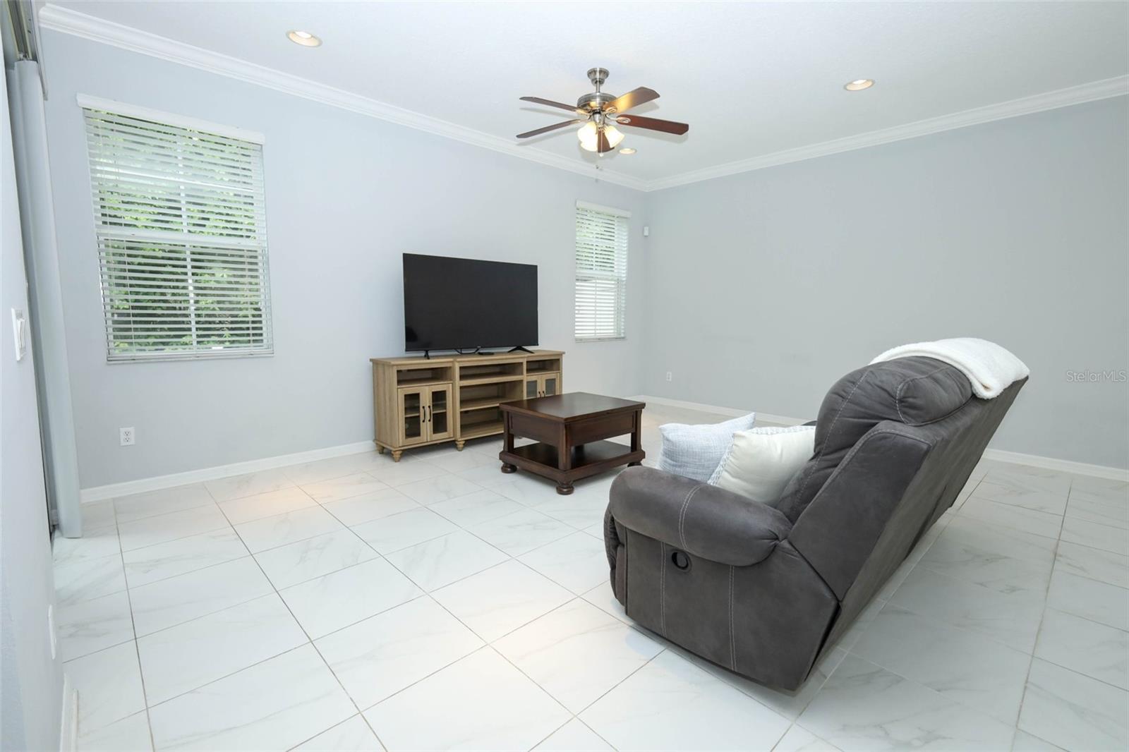 Image 11 of 69 For 632 Venice Place