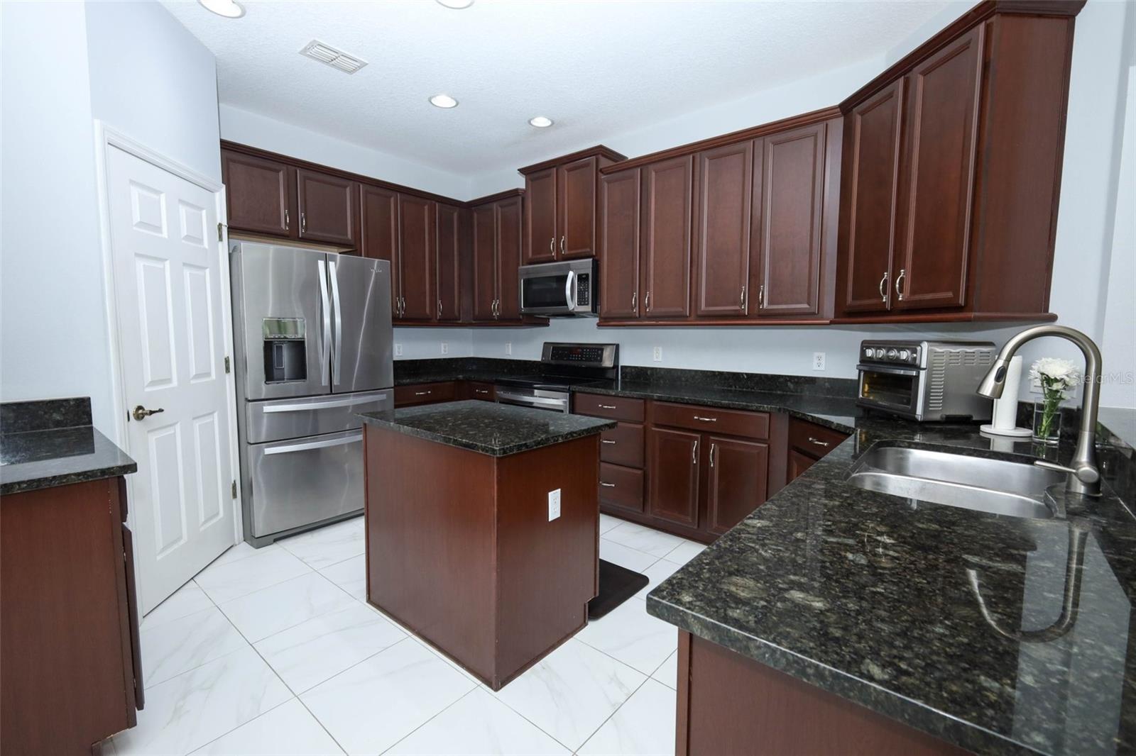 Image 14 of 69 For 632 Venice Place
