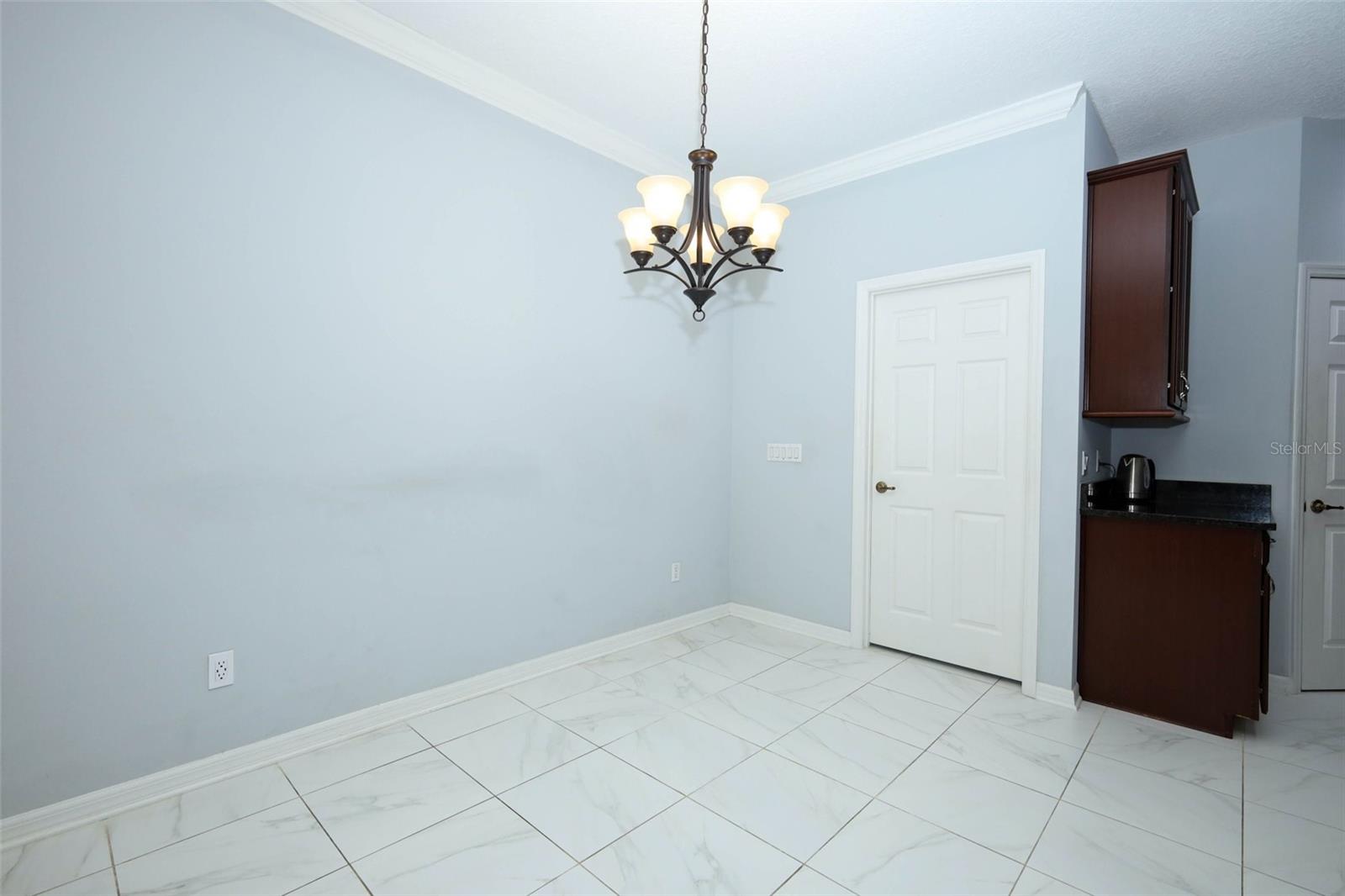 Image 18 of 69 For 632 Venice Place