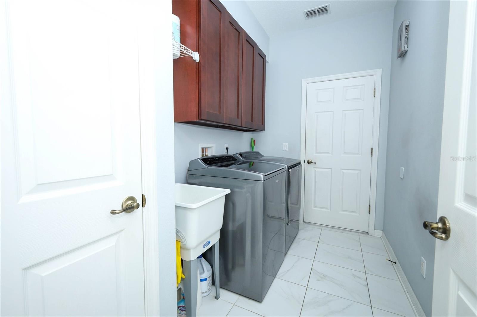 Image 19 of 69 For 632 Venice Place