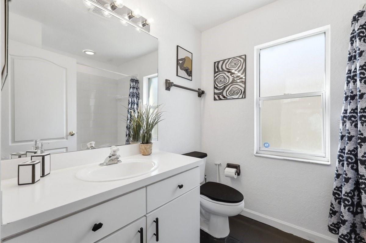 Image 21 of 36 For 4030 Watercove Drive