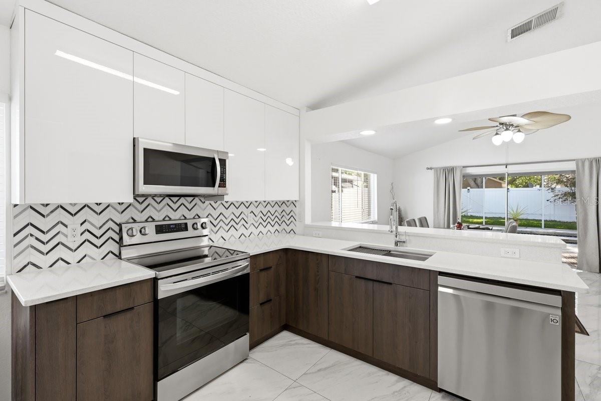 Image 4 of 36 For 4030 Watercove Drive