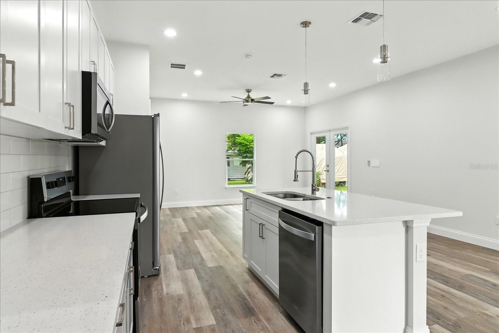 Image 18 of 41 For 2225 Howard Place