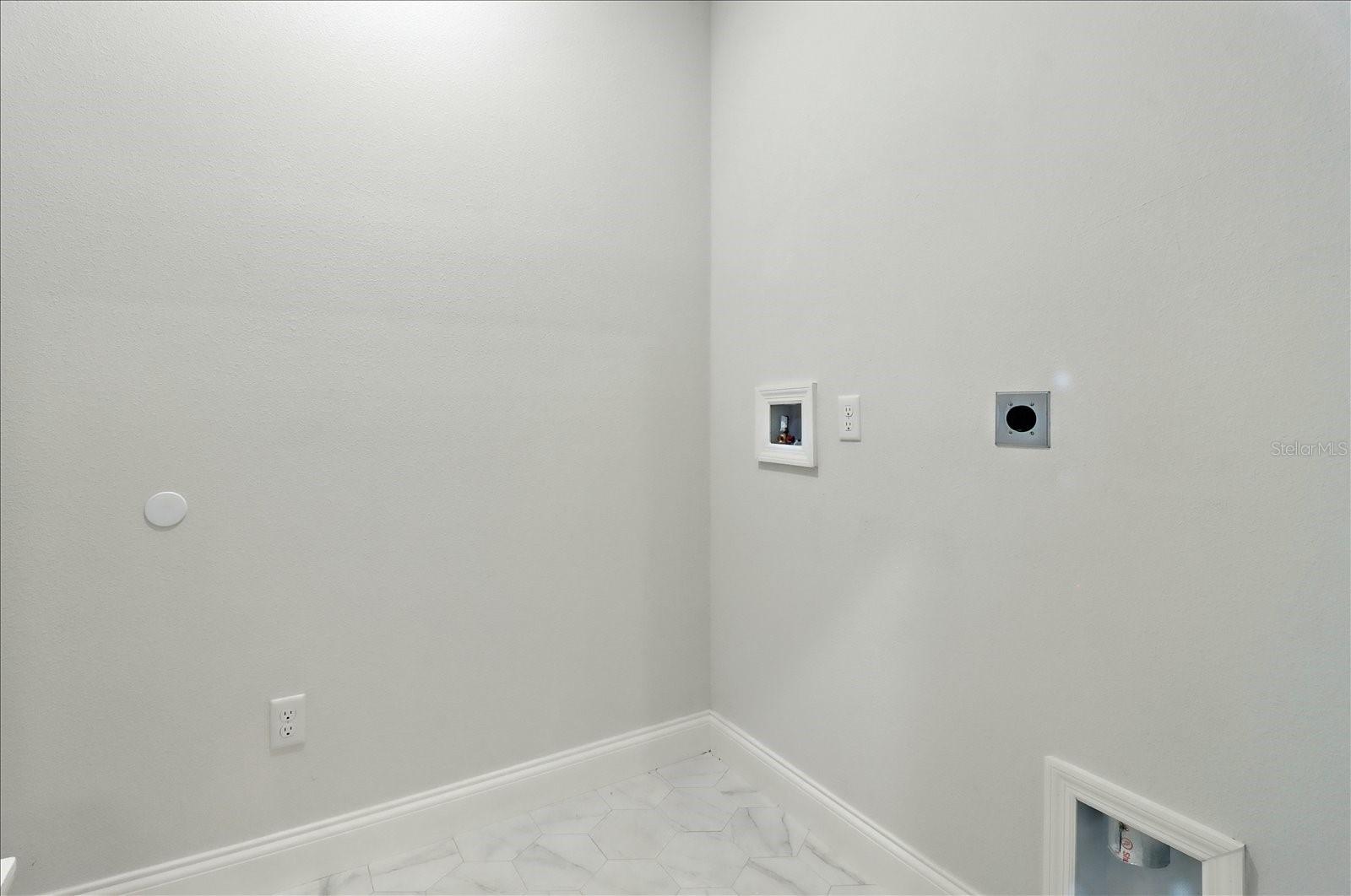 Image 21 of 41 For 2225 Howard Place