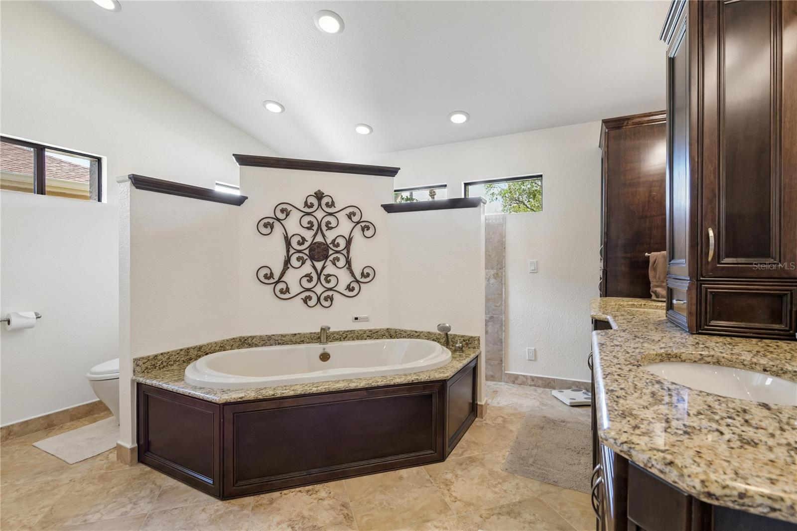 Image 15 of 26 For 1215 Huntington Lane