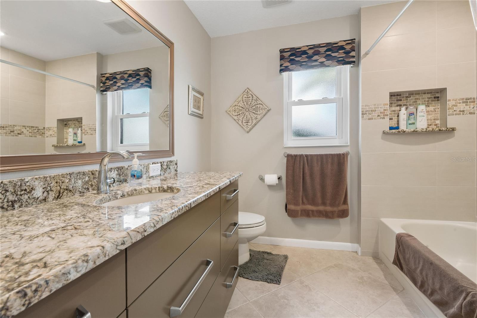 Image 19 of 26 For 1215 Huntington Lane