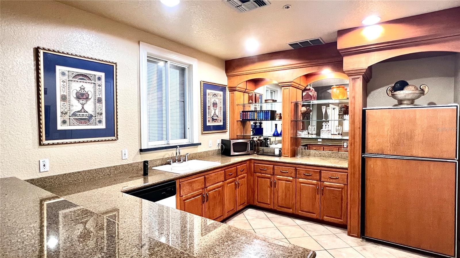 Image 33 of 40 For 1375 Lake Shadow Circle 11203