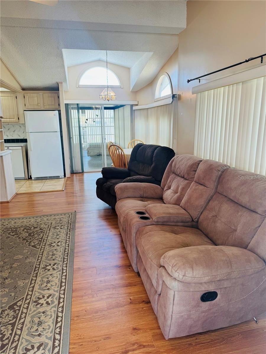 Image 12 of 47 For 917 St George Drive