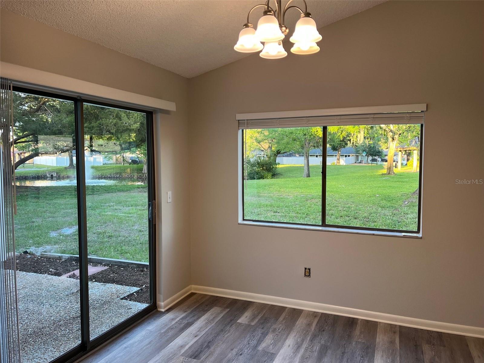 Image 10 of 27 For 706 Lakeside Drive