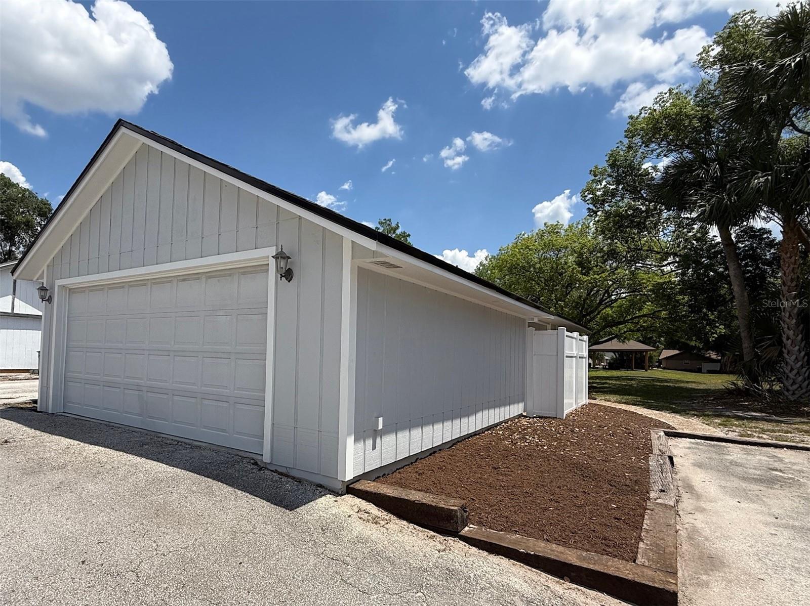 Image 2 of 27 For 706 Lakeside Drive