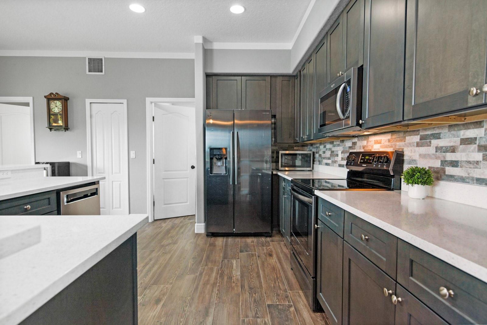 Image 14 of 52 For 5209 Cape Hatteras Drive