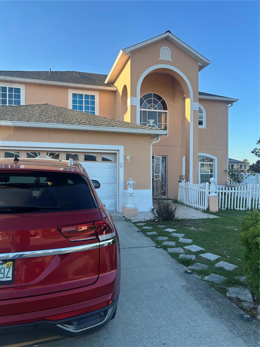 Listing Details for 381 Aldershot Court, KISSIMMEE, FL 34758