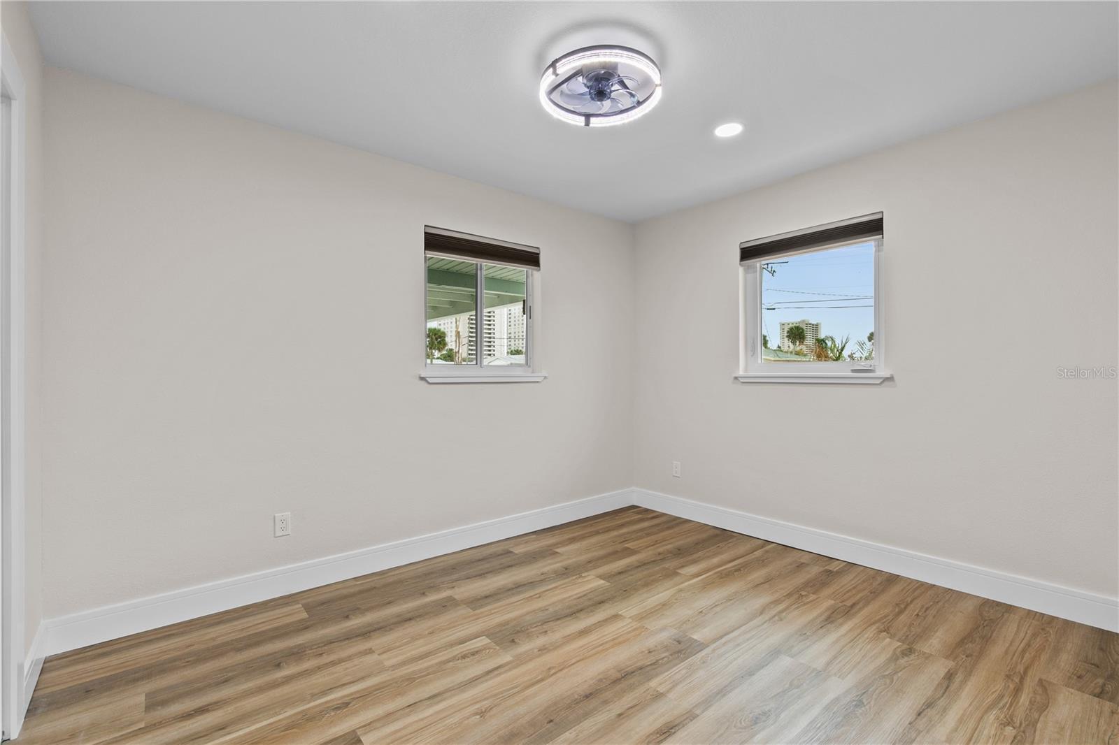 Image 17 of 29 For 3267 Peninsula Drive