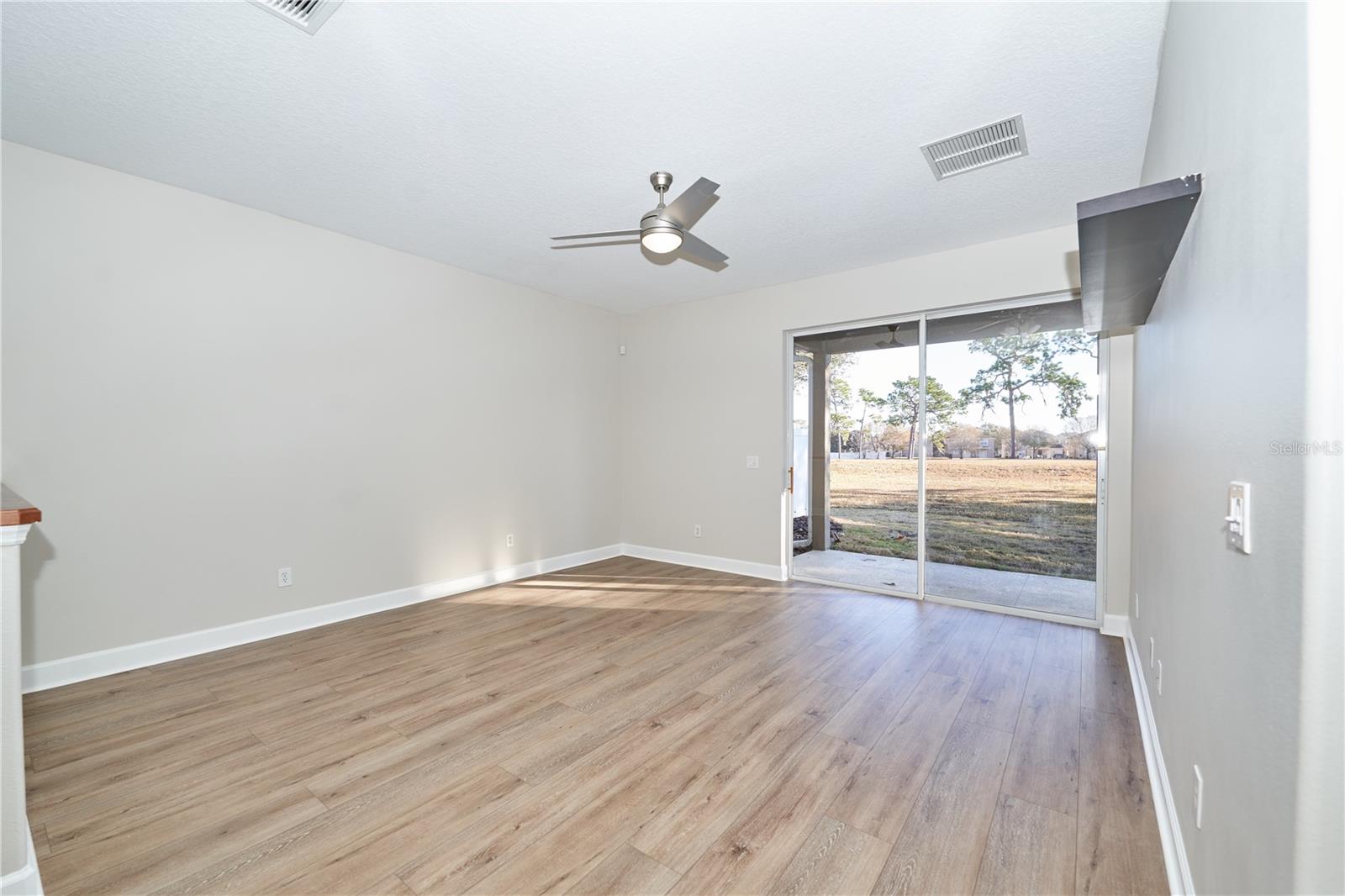 Image 14 of 72 For 23903 Sardinia Drive