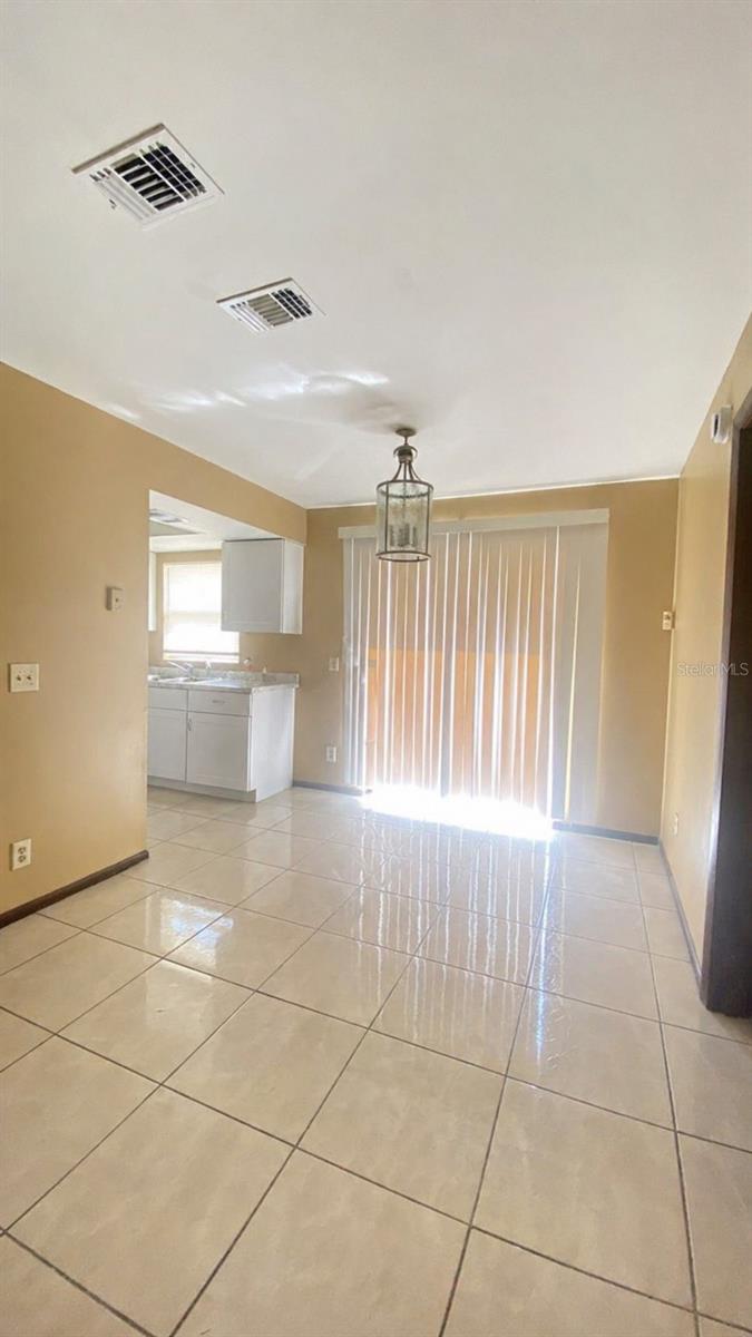 Image 5 of 17 For 5565 Telipa Drive