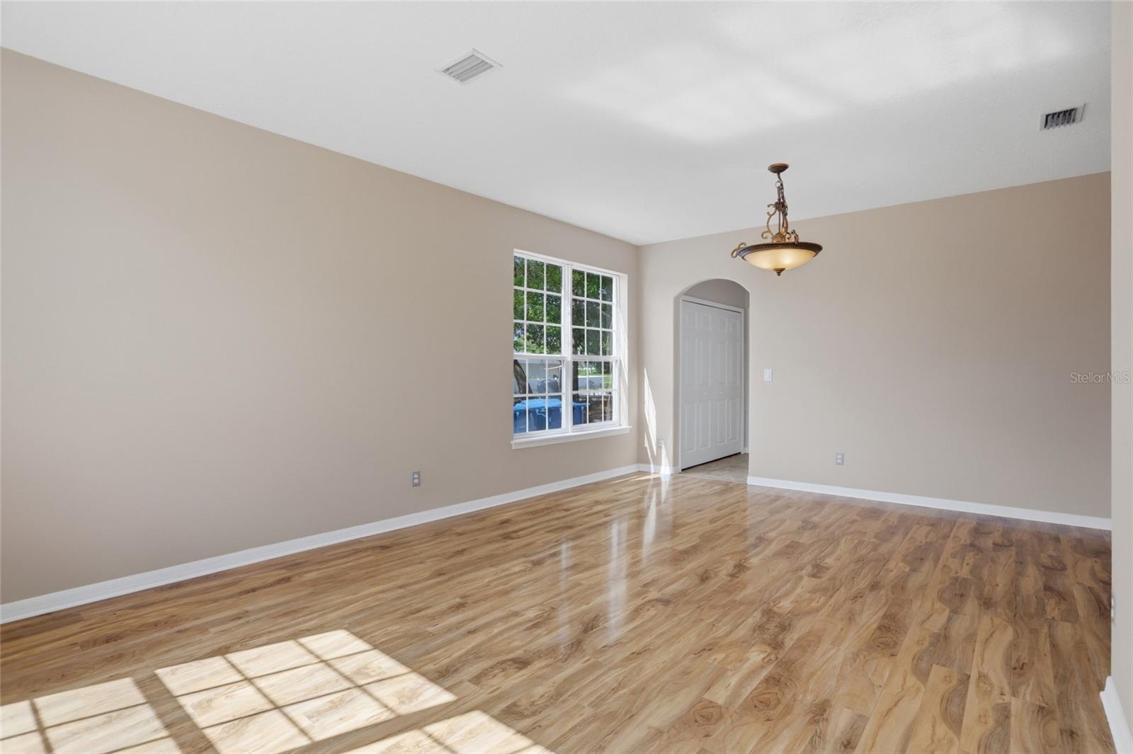 Image 4 of 55 For 480 Williams Avenue