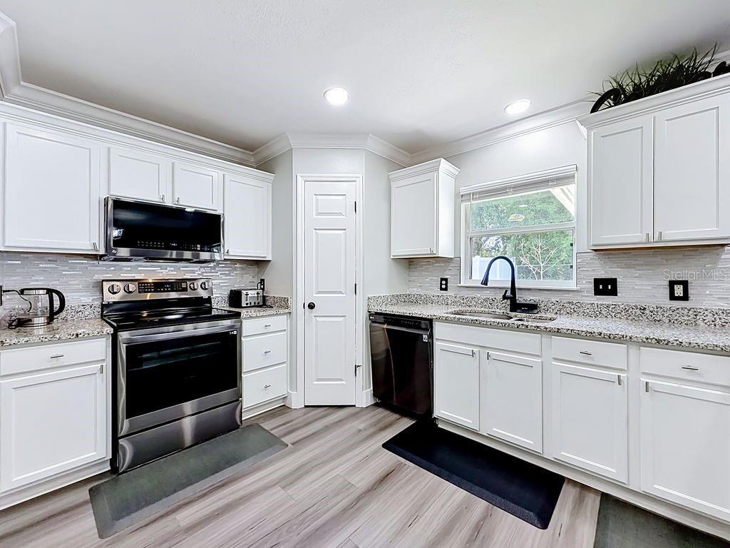 Image 21 of 42 For 158 Pinefield Drive
