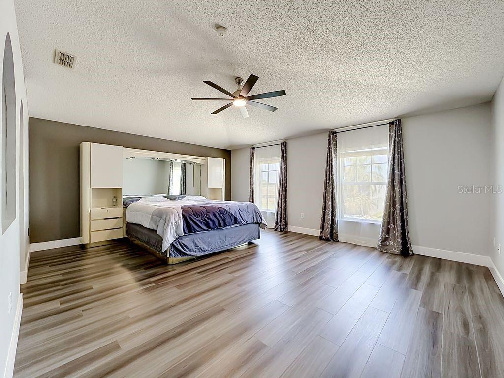 Image 32 of 42 For 158 Pinefield Drive