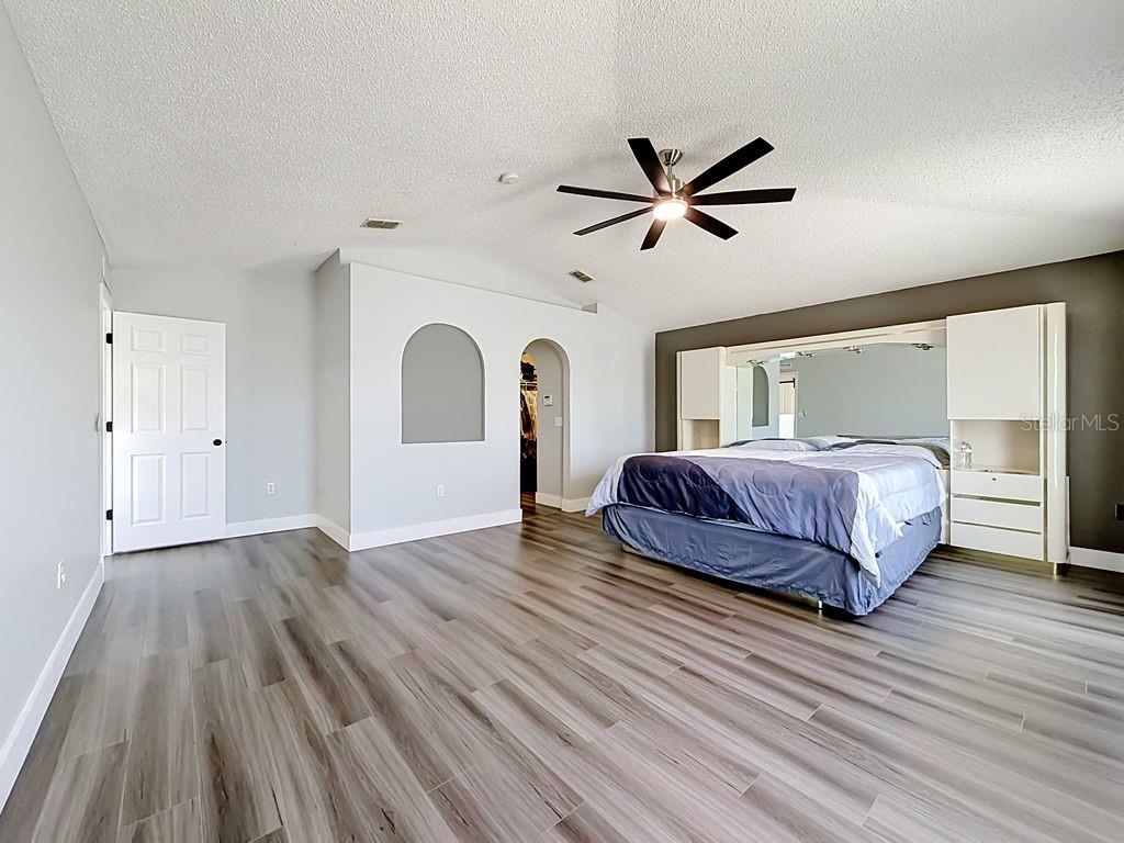 Image 33 of 42 For 158 Pinefield Drive