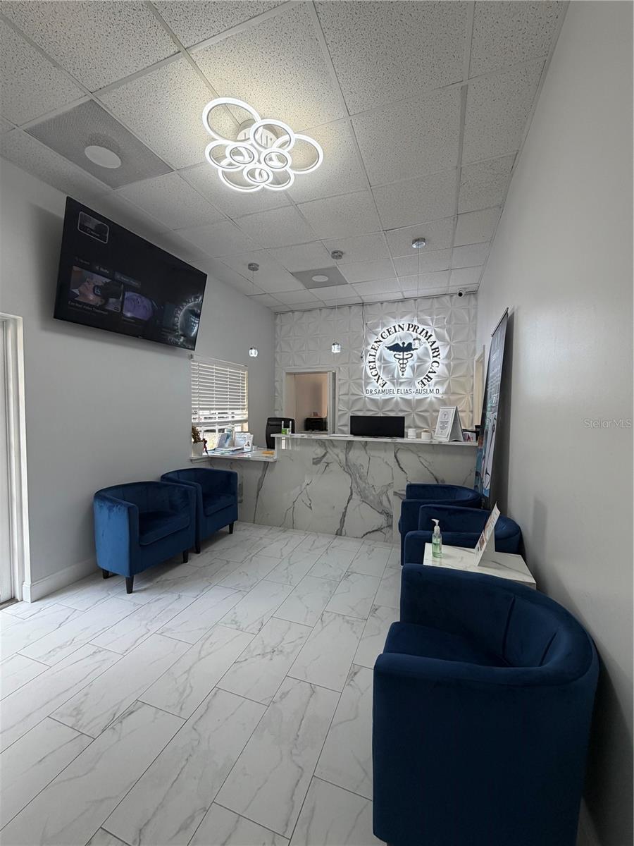 Image 2 of 6 For 2716 Rew Circle