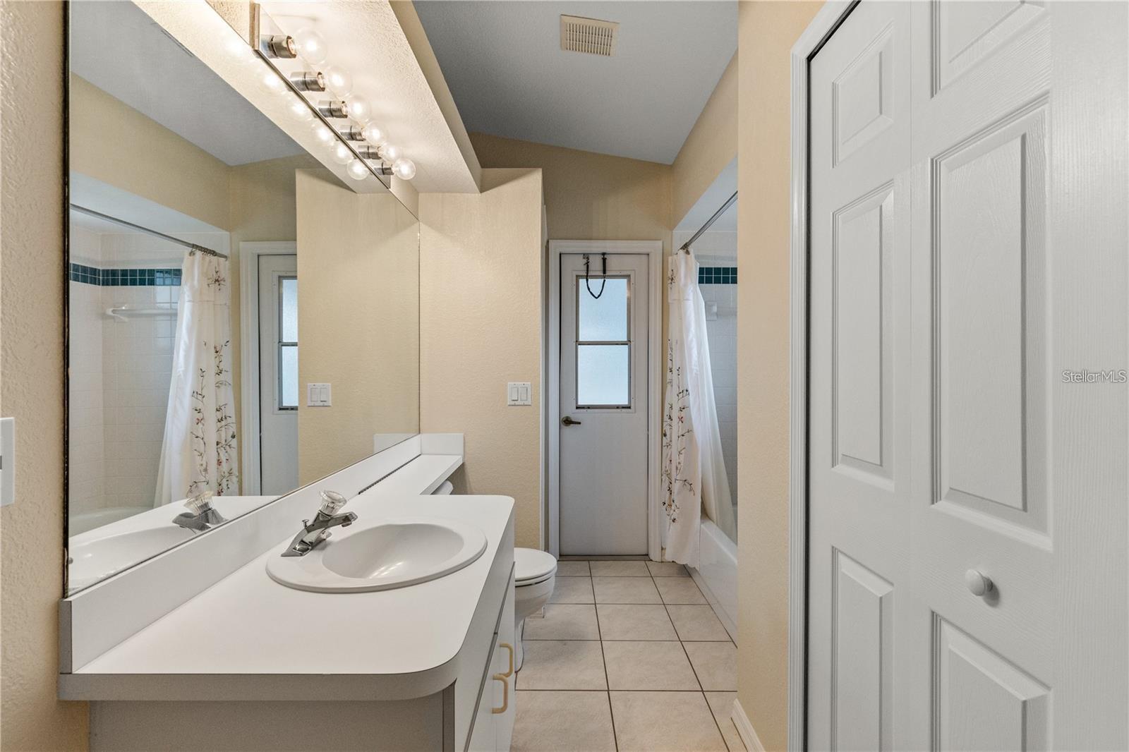 Image 17 of 26 For 3915 Fonsica Avenue