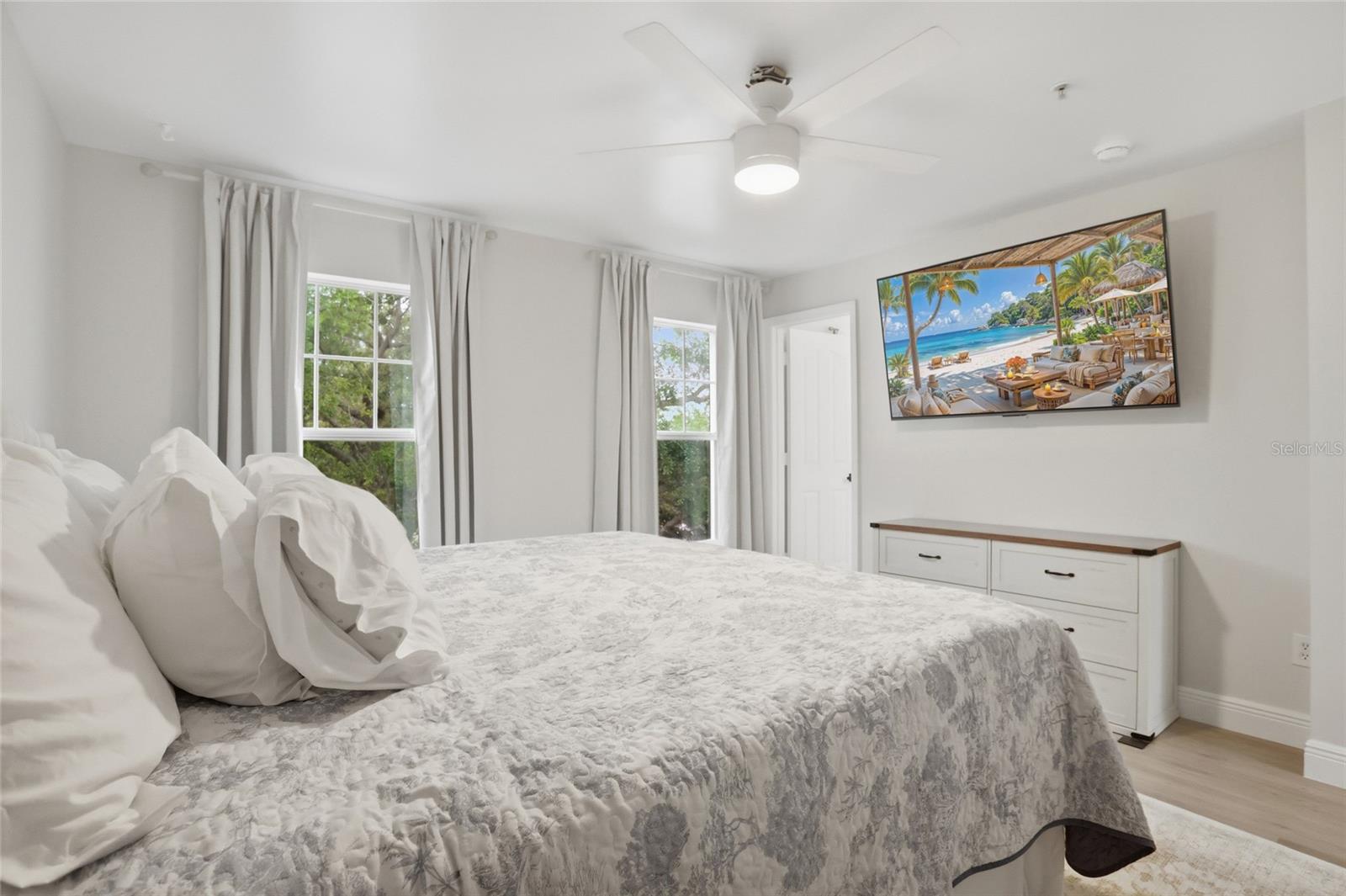 Image 17 of 38 For 1056 Waterside Drive 1056