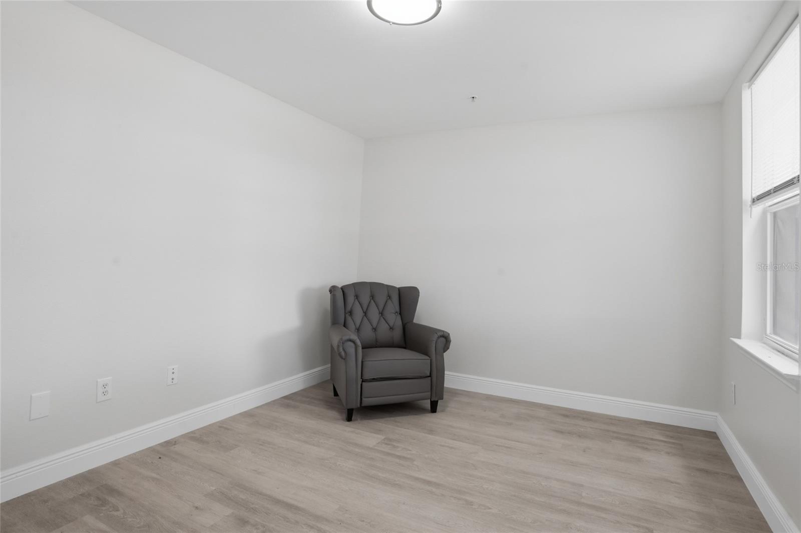 Image 7 of 38 For 1056 Waterside Drive 1056