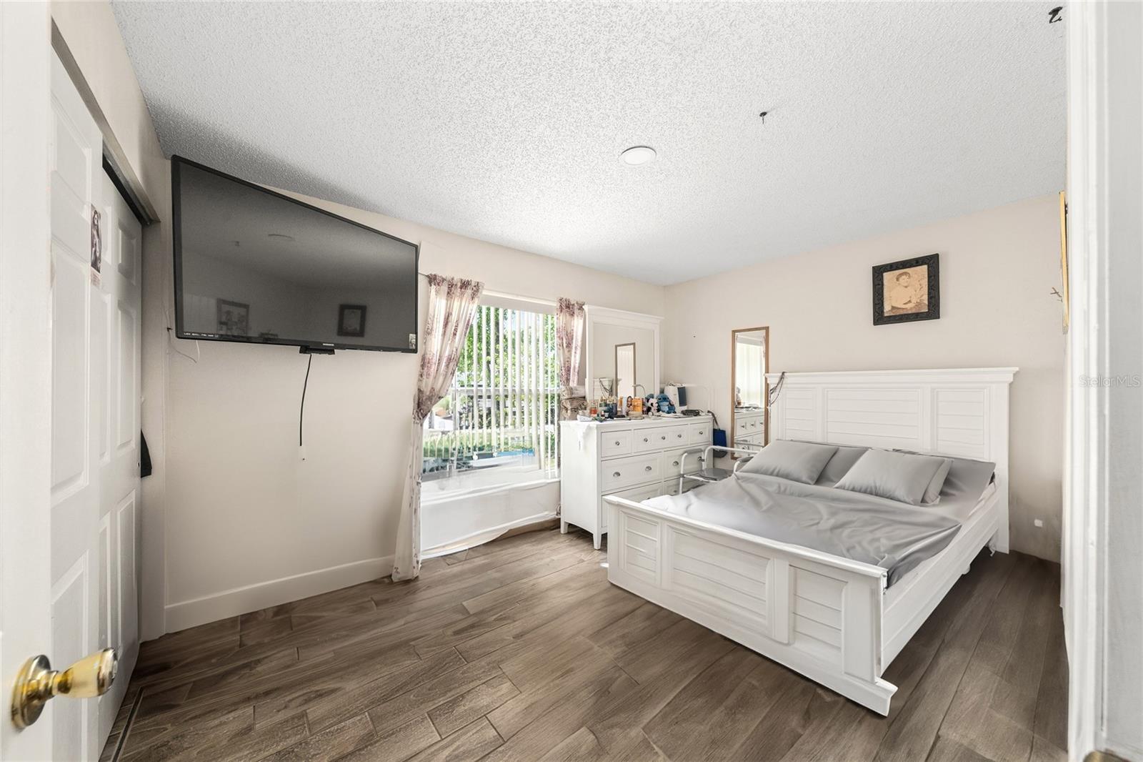 Image 17 of 31 For 7807 Pine Hawk Lane