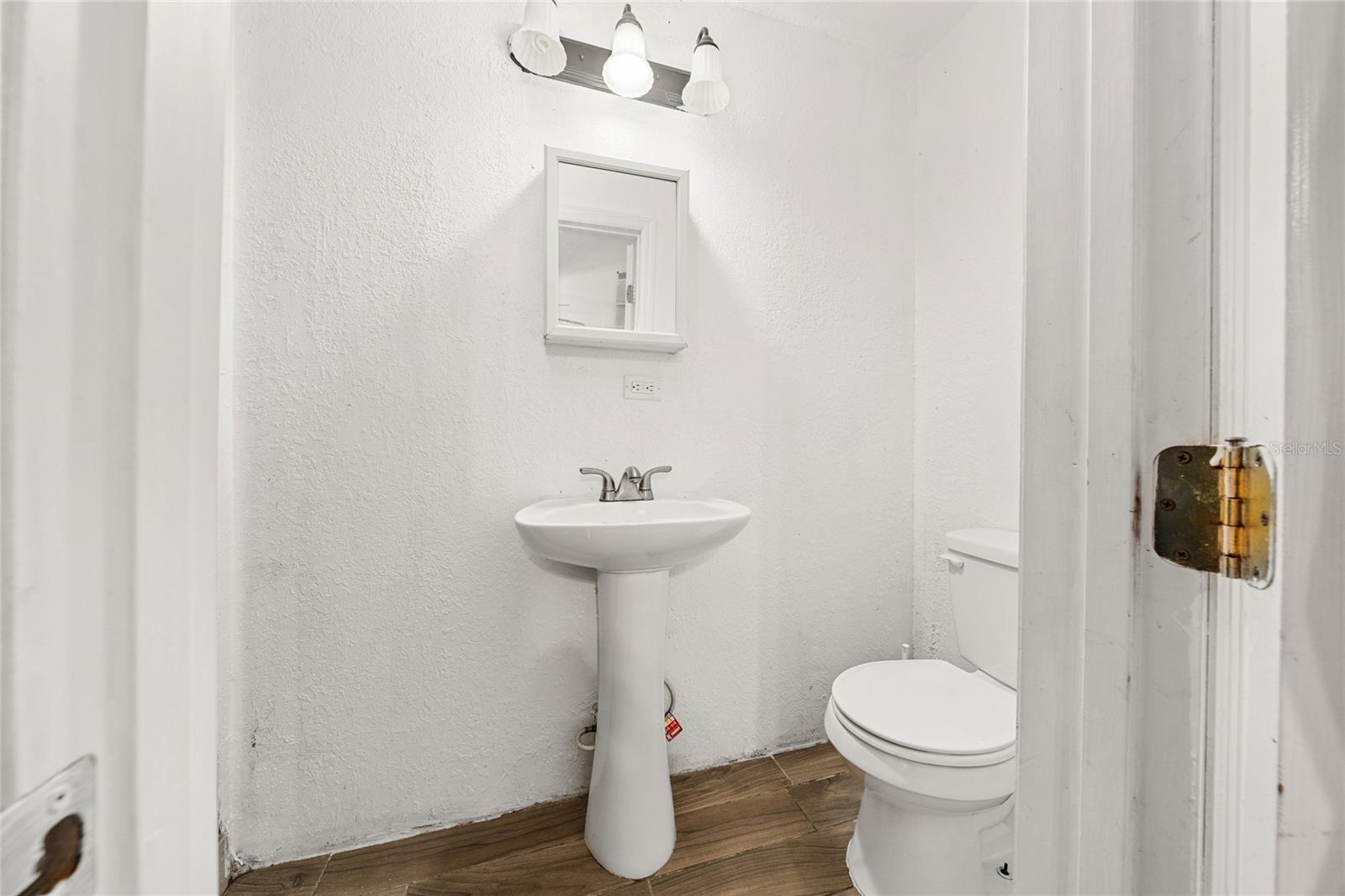 Image 24 of 31 For 7807 Pine Hawk Lane