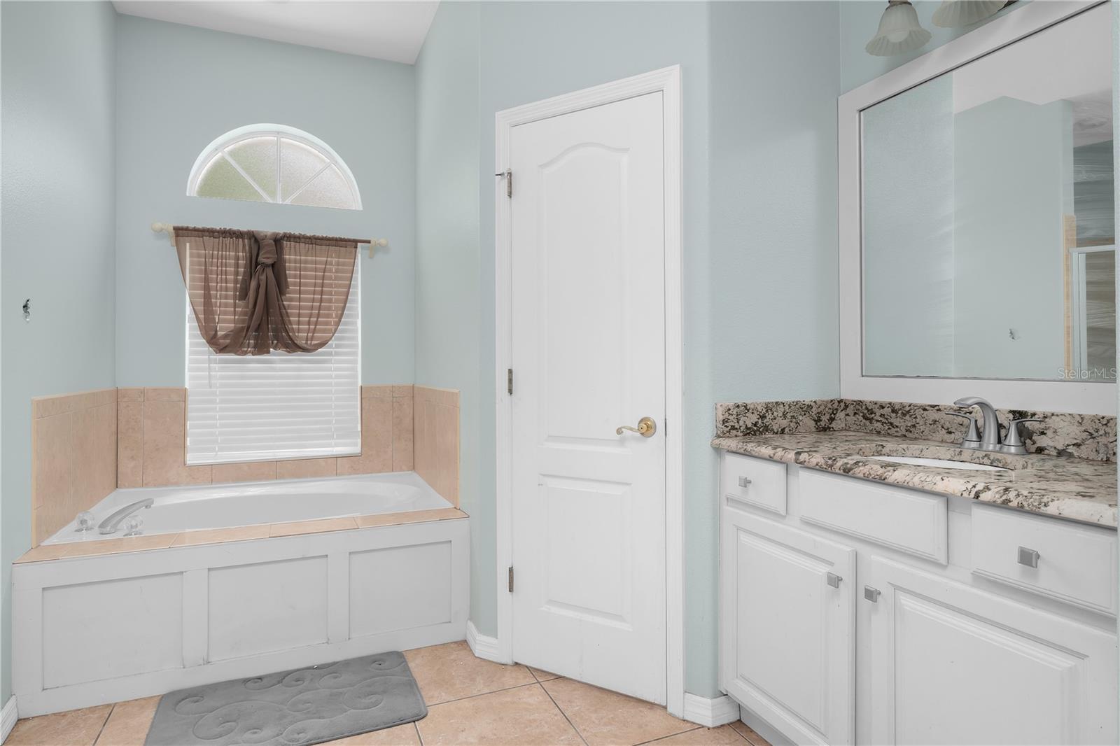 Image 17 of 33 For 4915 Lazy Oaks Way