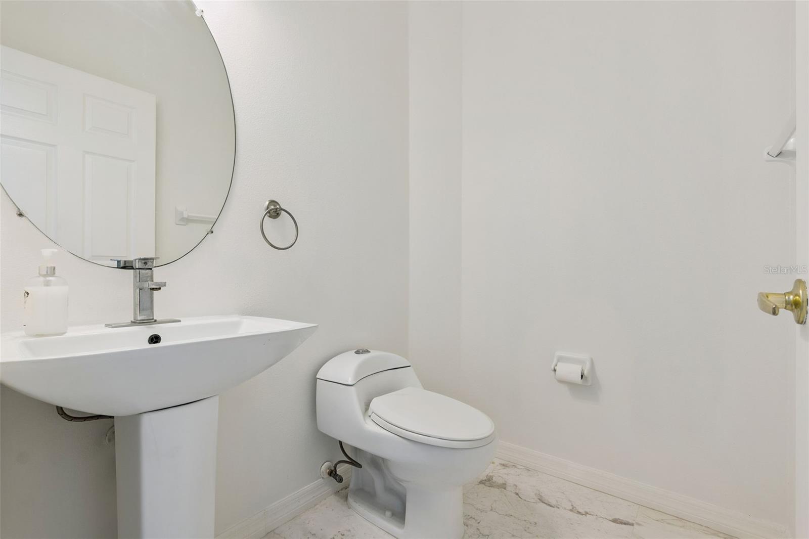 Listing photo id 5 for 571 Masalo Place