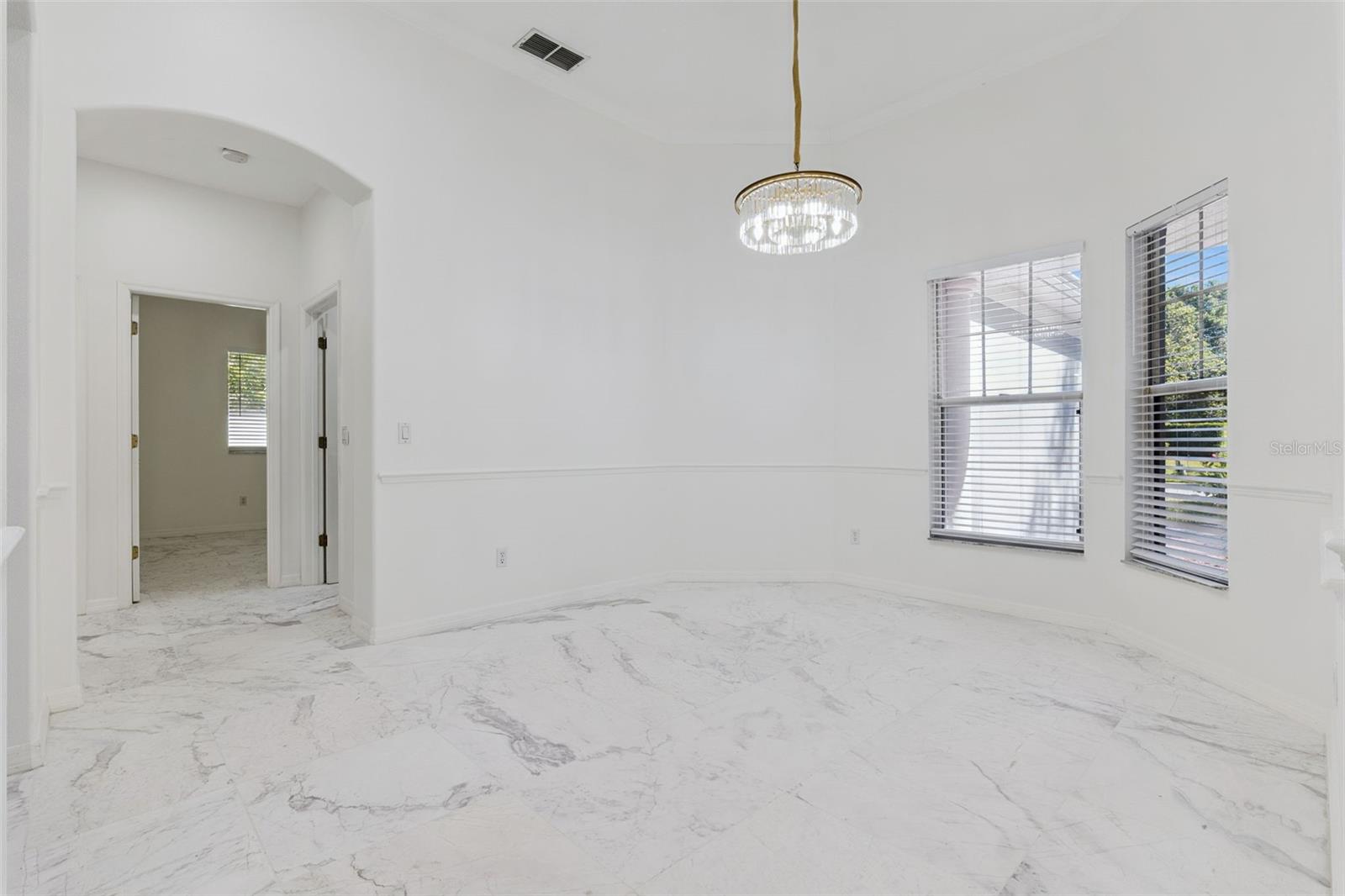 Listing photo id 6 for 571 Masalo Place