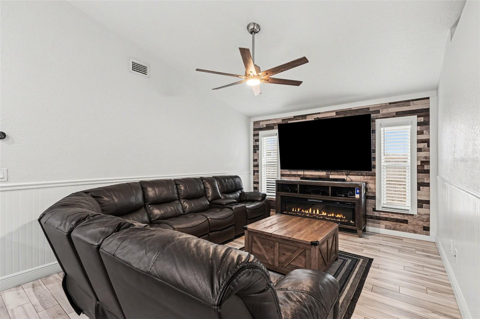 Image 4 of 26 For 5070 Curtis Boulevard