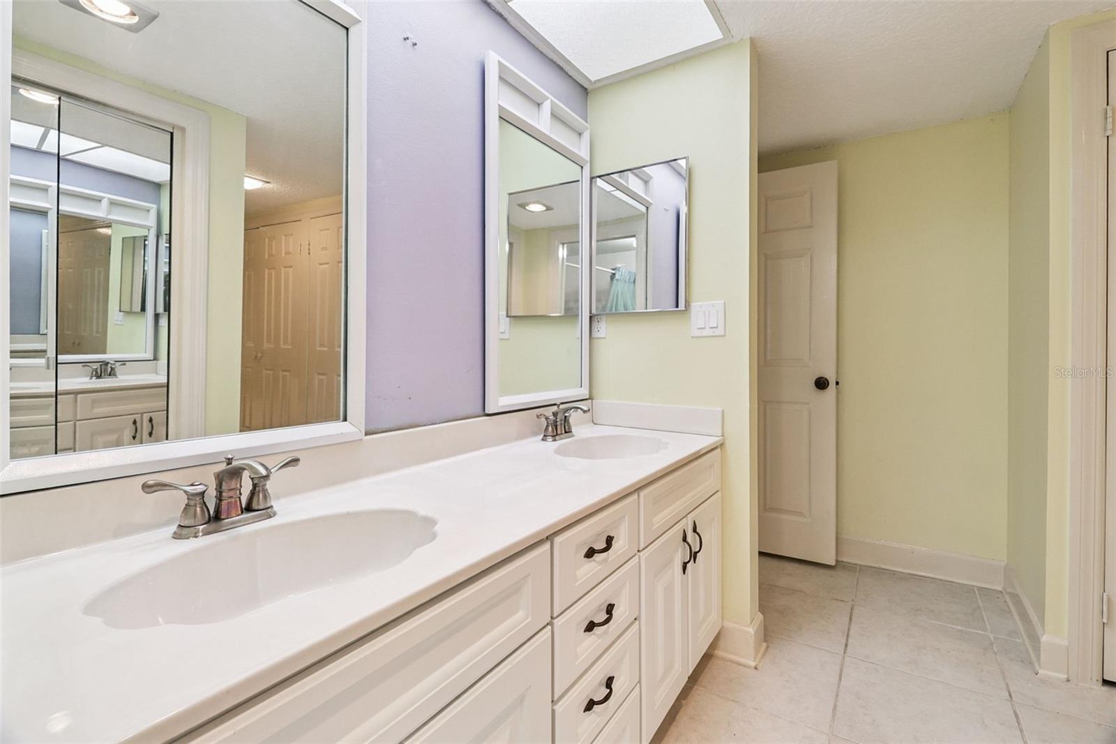Listing photo id 11 for 115 Indian River Drive 207
