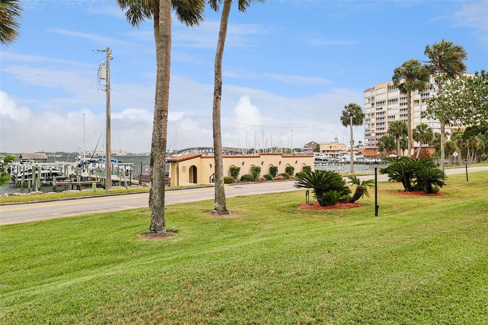 Listing photo id 18 for 115 Indian River Drive 207