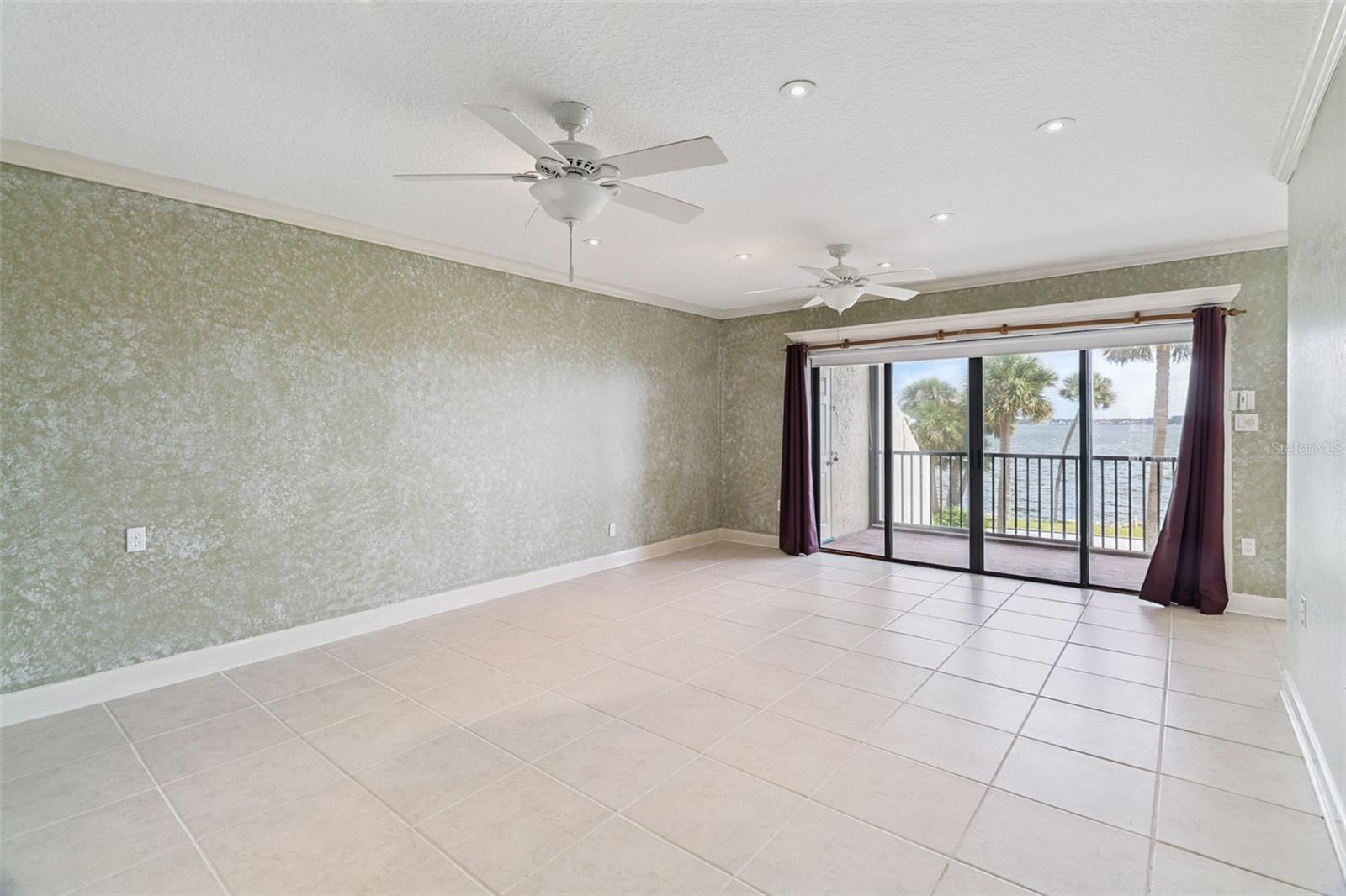 Listing photo id 1 for 115 Indian River Drive 207