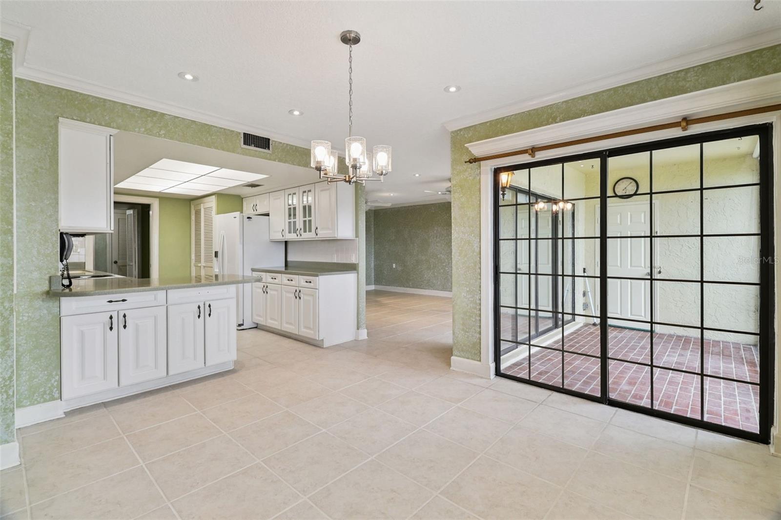 Listing photo id 4 for 115 Indian River Drive 207