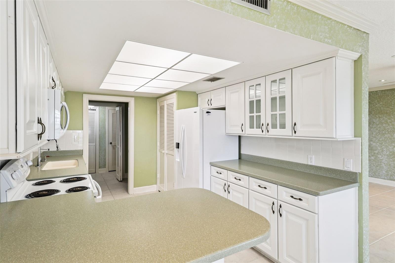 Listing photo id 7 for 115 Indian River Drive 207