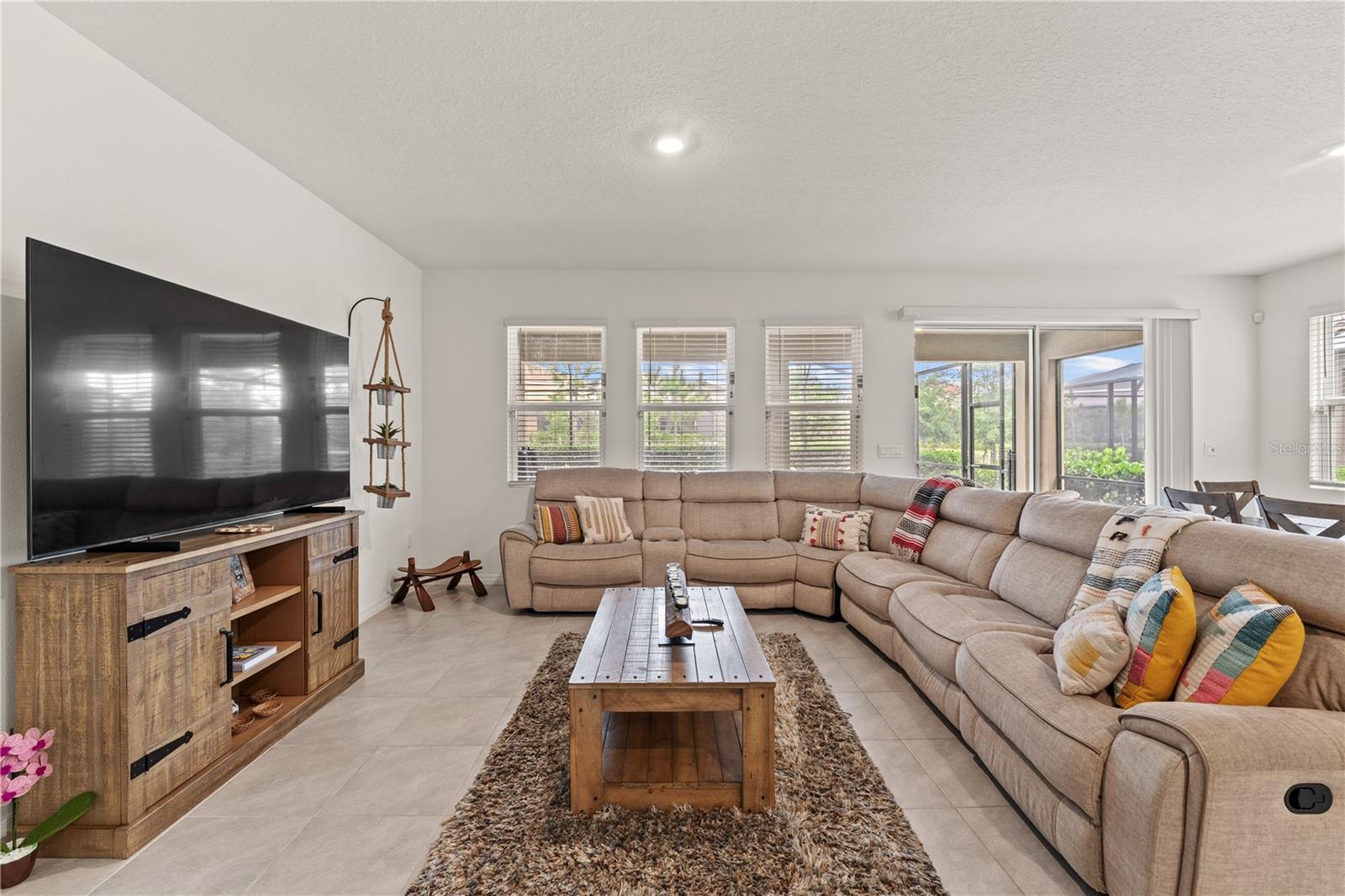 Image 11 of 55 For 7630 Oakmoss Loop