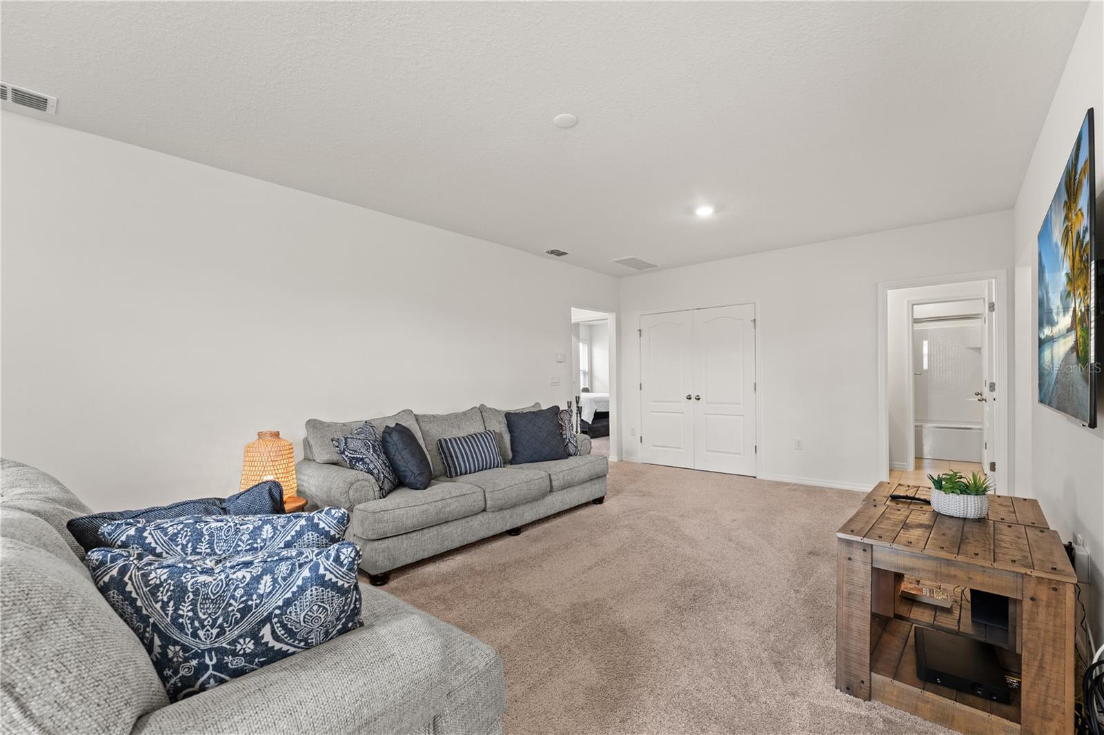 Image 34 of 55 For 7630 Oakmoss Loop