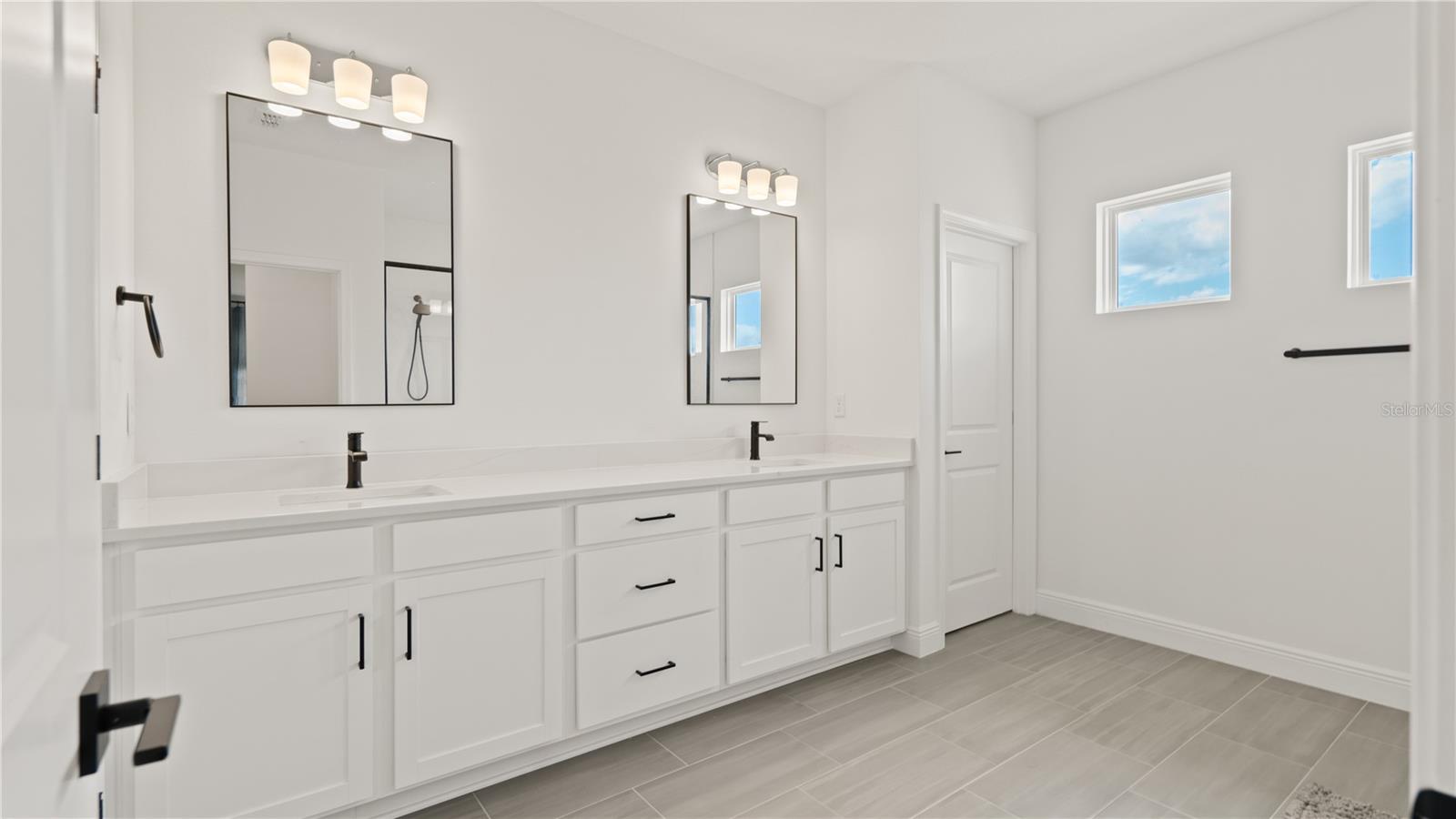 Image 11 of 75 For 15239 Lake Lamonia Street