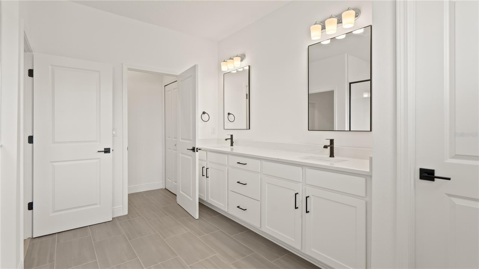 Image 12 of 75 For 15239 Lake Lamonia Street