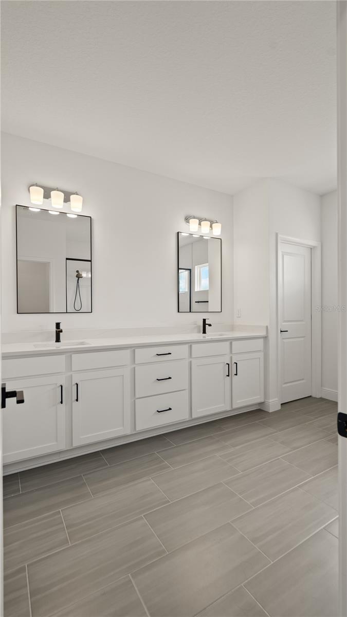 Image 13 of 75 For 15239 Lake Lamonia Street