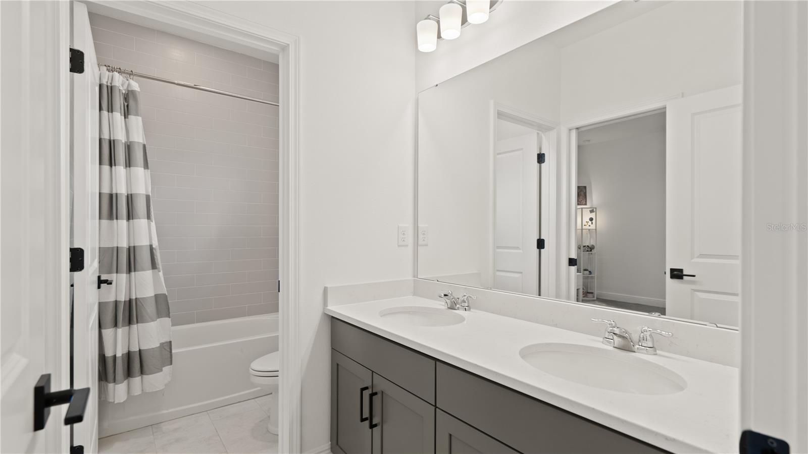 Image 18 of 75 For 15239 Lake Lamonia Street